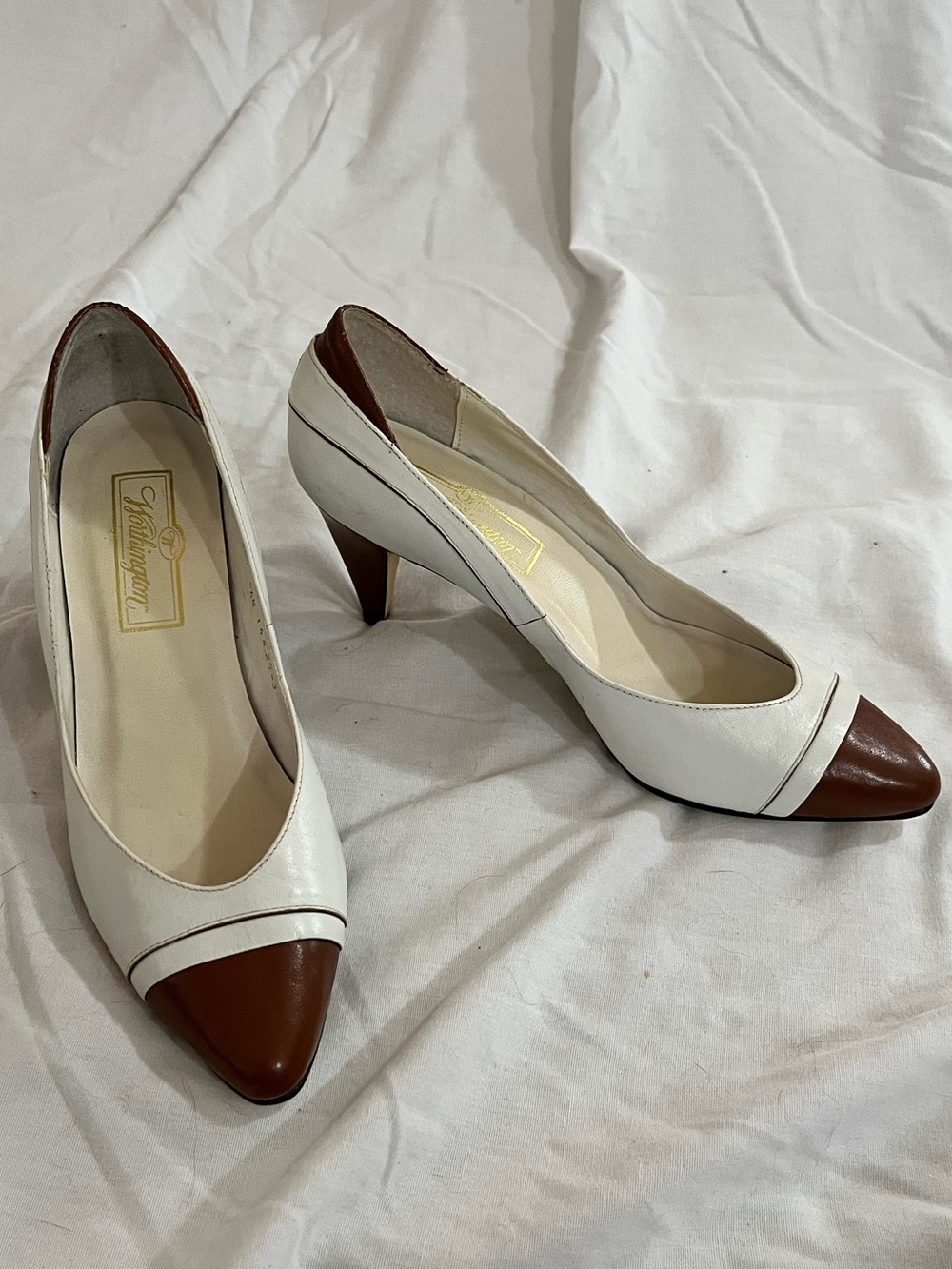 Vintage Worthington White and Brown Pointed-Toe Leather Pumps